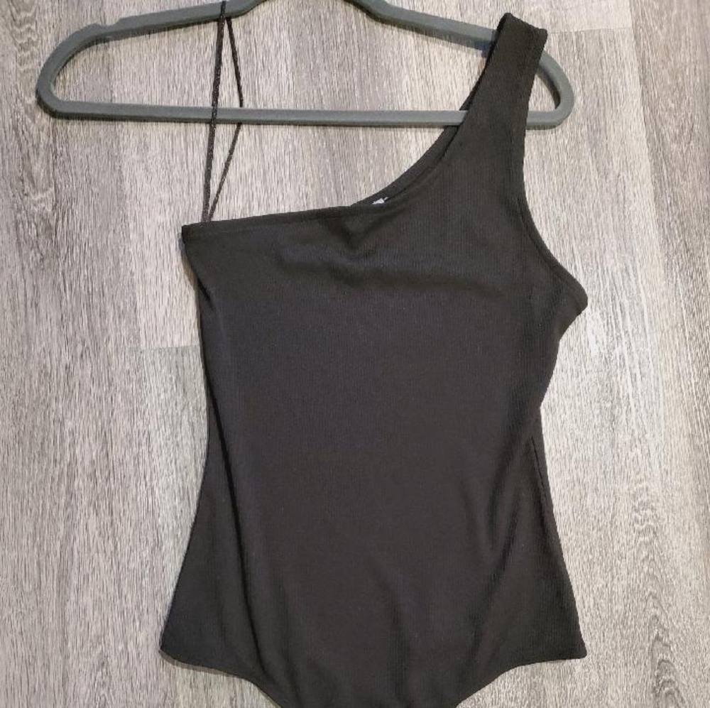 Le Lis One-shoulder Bodysuit